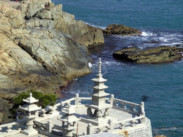 Danh thắng Đông Hải Long Cung Tự