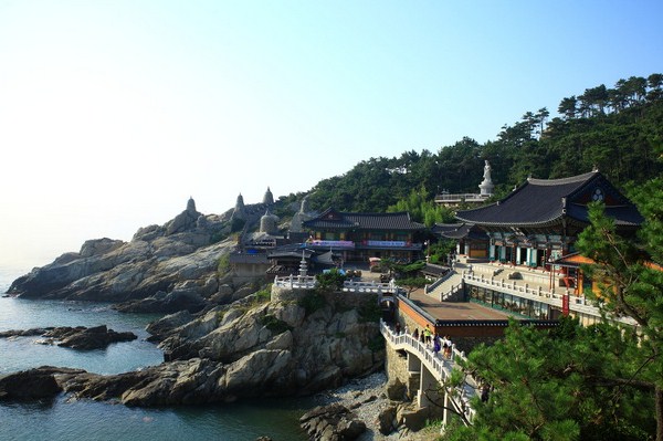 Danh thắng Đông Hải Long Cung Tự