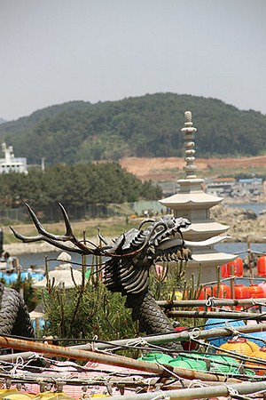 Danh thắng Đông Hải Long Cung Tự