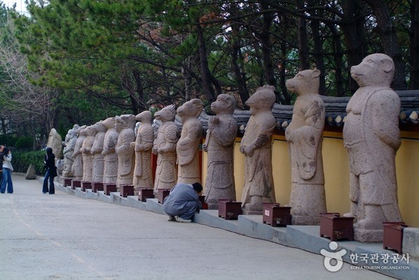Danh thắng Đông Hải Long Cung Tự