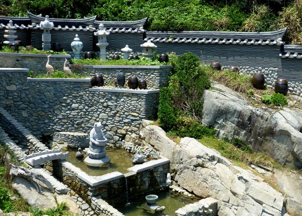 Danh thắng Đông Hải Long Cung Tự