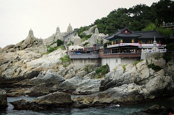 Danh thắng Đông Hải Long Cung Tự