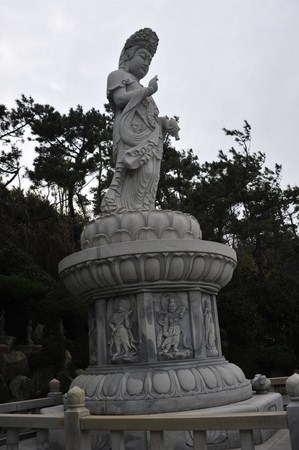 Danh thắng Đông Hải Long Cung Tự