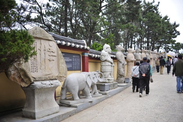 Danh thắng Đông Hải Long Cung Tự