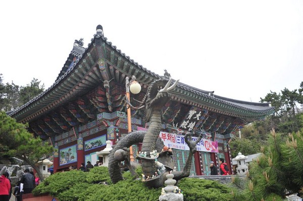 Danh thắng Đông Hải Long Cung Tự