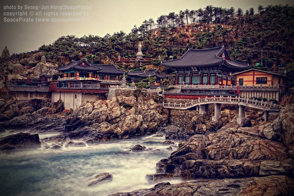 Danh thắng Đông Hải Long Cung Tự