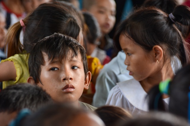 Quỹ Từ thiện ĐPNN - Tặng quà cho người Việt nghèo tại biển hồ và chùa Phước Thiên - Campuchia