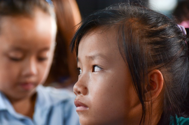 Quỹ Từ thiện ĐPNN - Tặng quà cho người Việt nghèo tại biển hồ và chùa Phước Thiên - Campuchia