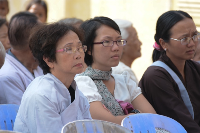 Quỹ Từ thiện ĐPNN - Tặng quà cho người Việt nghèo tại biển hồ và chùa Phước Thiên - Campuchia