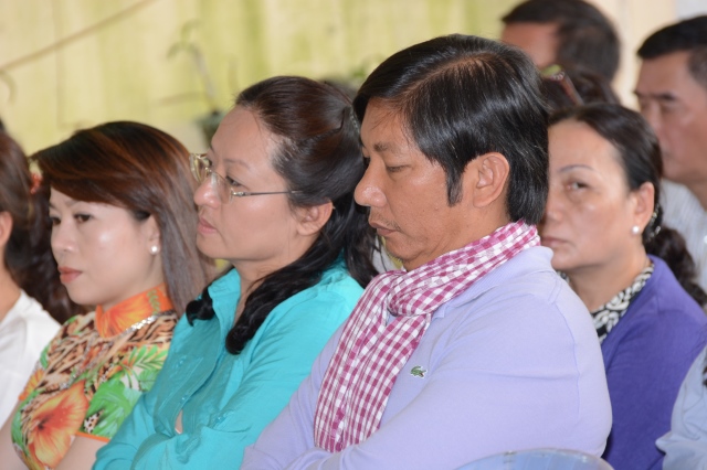 Quỹ Từ thiện ĐPNN - Tặng quà cho người Việt nghèo tại biển hồ và chùa Phước Thiên - Campuchia