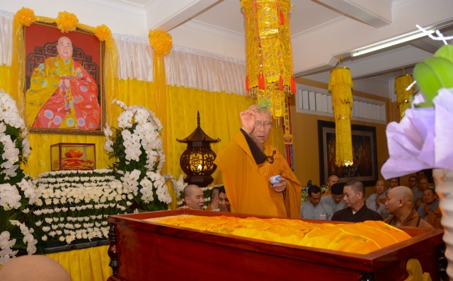 Lễ nhập Kim quan cố Hòa thượng Thích Nhật Quang