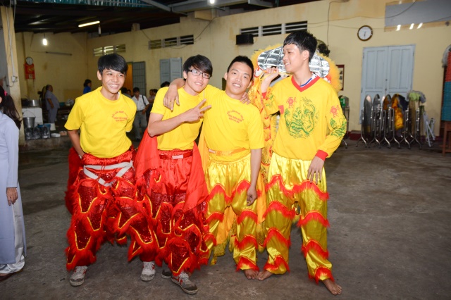 TP. HCM: Tưng bừng Đêm Hội Trăng Rằm tại chùa Thiên Chánh