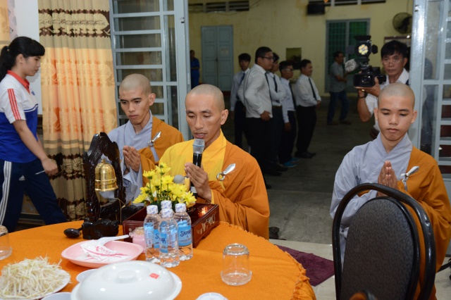 TP. HCM: Tưng bừng Đêm Hội Trăng Rằm tại chùa Thiên Chánh