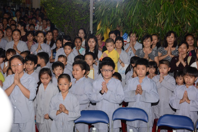 TP. HCM: Tưng bừng Đêm Hội Trăng Rằm tại chùa Thiên Chánh