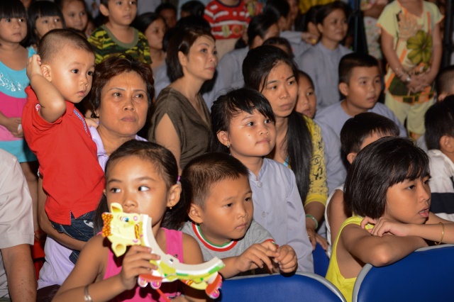 TP. HCM: Tưng bừng Đêm Hội Trăng Rằm tại chùa Thiên Chánh