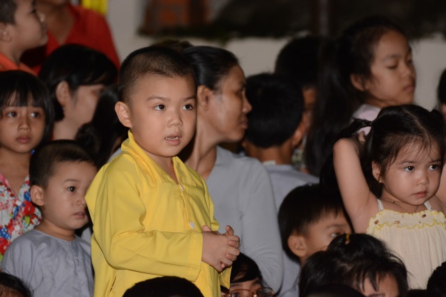 TP. HCM: Tưng bừng Đêm Hội Trăng Rằm tại chùa Thiên Chánh