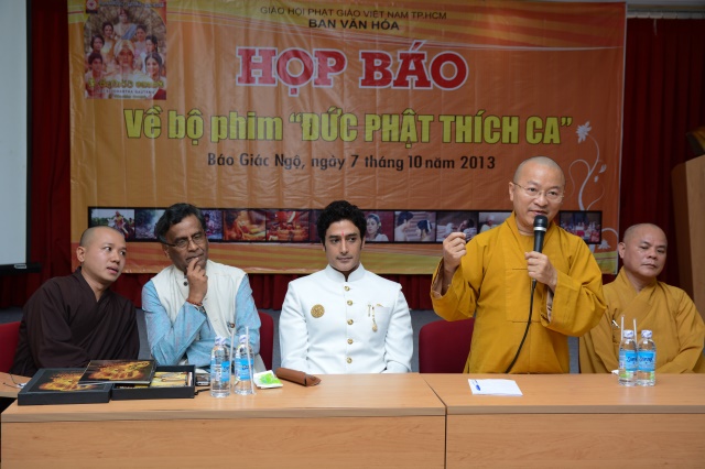 TP.HCM: Phim “Cuộc đời đức Phật” gây “sốt” với hàng ngàn khán giả chờ đợi đón xem