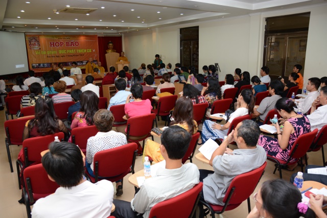 TP.HCM: Phim “Cuộc đời đức Phật” gây “sốt” với hàng ngàn khán giả chờ đợi đón xem