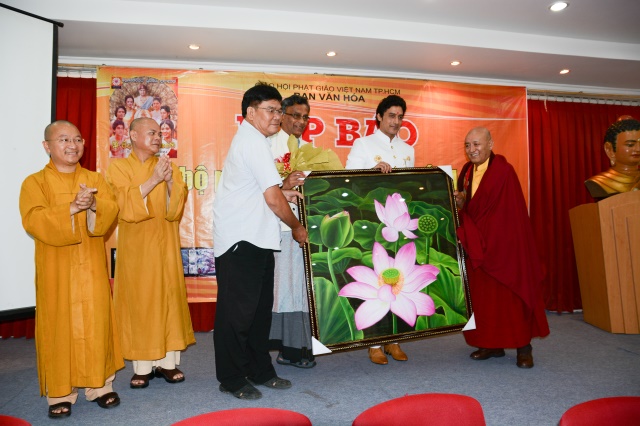 TP.HCM: Phim “Cuộc đời đức Phật” gây “sốt” với hàng ngàn khán giả chờ đợi đón xem