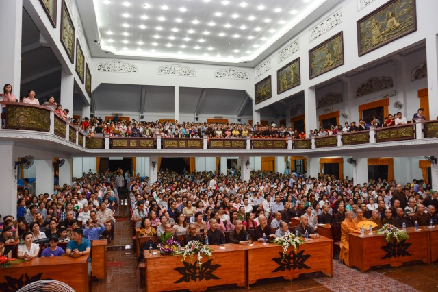 TP.HCM: Phim “Cuộc đời đức Phật” gây “sốt” với hàng ngàn khán giả chờ đợi đón xem