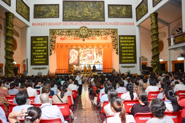 TP.HCM: Phim “Cuộc đời đức Phật” gây “sốt” với hàng ngàn khán giả chờ đợi đón xem