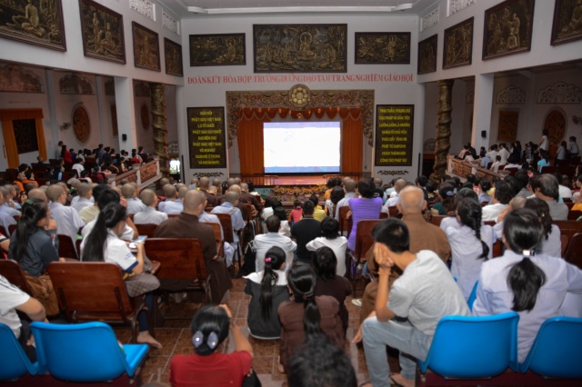 TP.HCM: Phim “Cuộc đời đức Phật” gây “sốt” với hàng ngàn khán giả chờ đợi đón xem