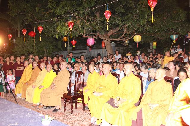 Bản Tin Chương trình “Đêm Hội Trăng Rằm” tại Thiền Tự Trúc Lâm Viên Giác, thành phố Nha Trang.