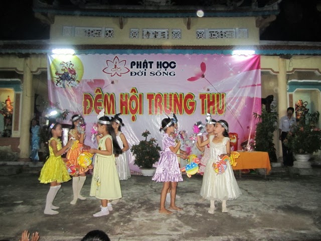 Phật Học Đời Sống tổ chức trung thu tại chùa Hưng Mỹ - Quảng Nam