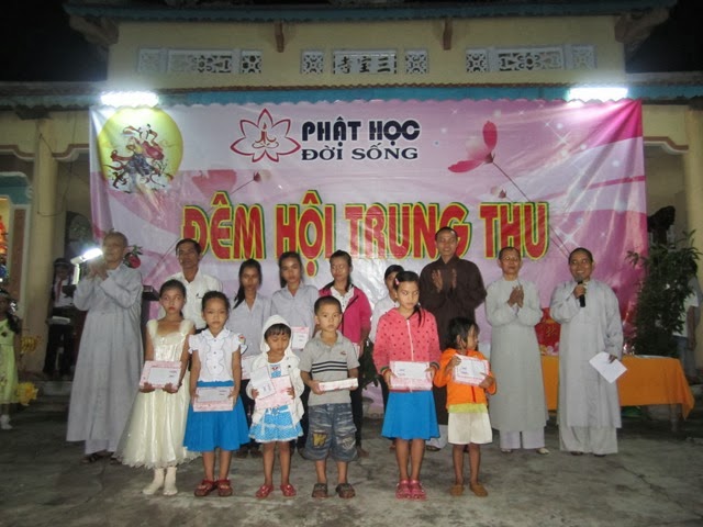 Phật Học Đời Sống tổ chức trung thu tại chùa Hưng Mỹ - Quảng Nam