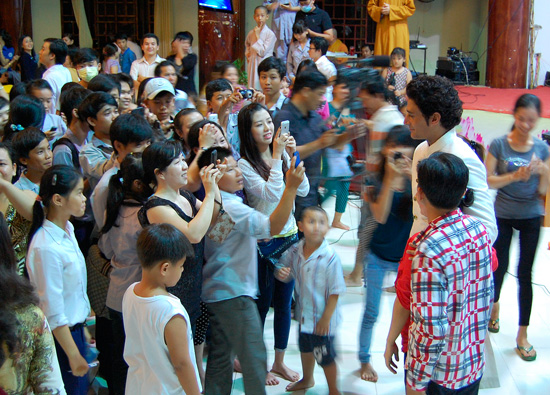 Kiên Giang: Hơn 2000 người dự buổi chiếu phim “Cuộc đời Đức Phật”