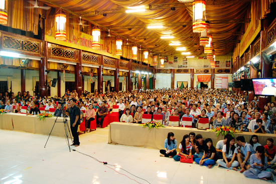 Kiên Giang: Hơn 2000 người dự buổi chiếu phim “Cuộc đời Đức Phật”