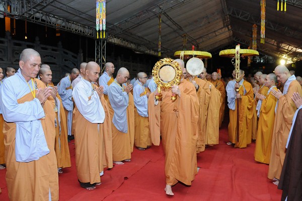Đại Giới Đàn Quảng Đức: Tuyên Thanh Qui - Khai Chung Bảng - Niêm Đàn Sái Tịnh - Tụng Luật
