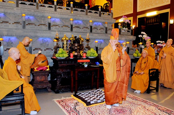 Đại Giới Đàn Quảng Đức: Tuyên Thanh Qui - Khai Chung Bảng - Niêm Đàn Sái Tịnh - Tụng Luật