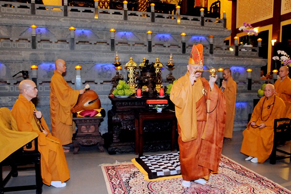 Đại Giới Đàn Quảng Đức: Tuyên Thanh Qui - Khai Chung Bảng - Niêm Đàn Sái Tịnh - Tụng Luật