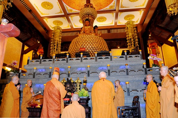 Đại Giới Đàn Quảng Đức: Tuyên Thanh Qui - Khai Chung Bảng - Niêm Đàn Sái Tịnh - Tụng Luật