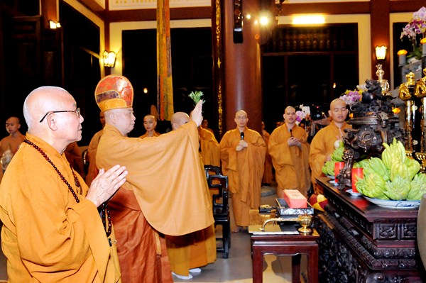 Đại Giới Đàn Quảng Đức: Tuyên Thanh Qui - Khai Chung Bảng - Niêm Đàn Sái Tịnh - Tụng Luật