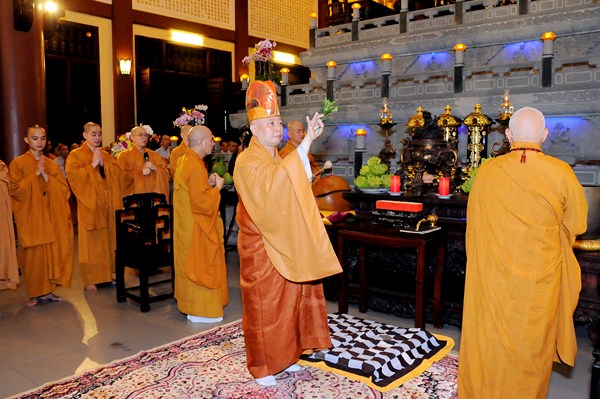 Đại Giới Đàn Quảng Đức: Tuyên Thanh Qui - Khai Chung Bảng - Niêm Đàn Sái Tịnh - Tụng Luật