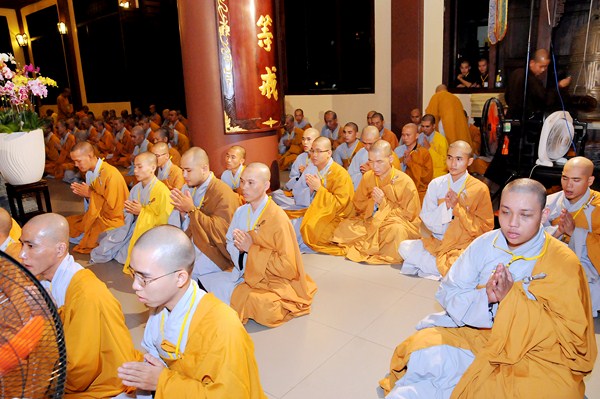 Đại Giới Đàn Quảng Đức: Tuyên Thanh Qui - Khai Chung Bảng - Niêm Đàn Sái Tịnh - Tụng Luật