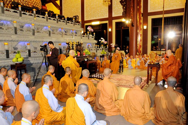 Đại Giới Đàn Quảng Đức: Tuyên Thanh Qui - Khai Chung Bảng - Niêm Đàn Sái Tịnh - Tụng Luật