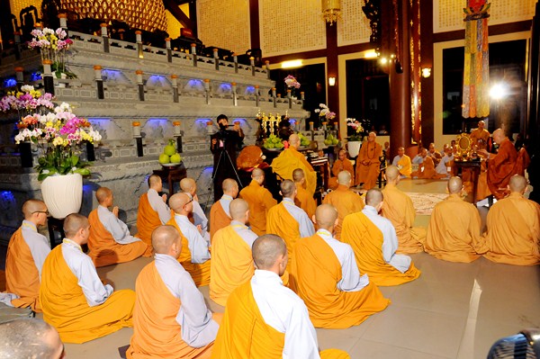 Đại Giới Đàn Quảng Đức: Tuyên Thanh Qui - Khai Chung Bảng - Niêm Đàn Sái Tịnh - Tụng Luật