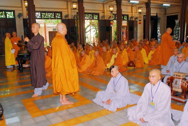 Đại giới đàn Bồ tát Quảng Đức: Thi tụng luật giới tử Tăng