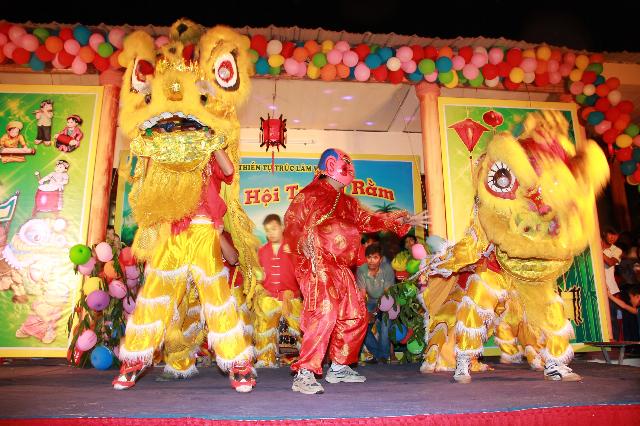 Bản Tin Chương trình “Đêm Hội Trăng Rằm” tại Thiền Tự Trúc Lâm Viên Giác, thành phố Nha Trang.