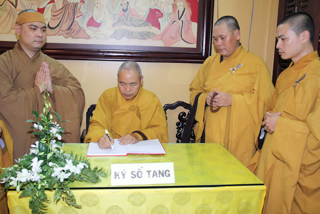 Ngày thứ 2: Các phái đoàn viếng tang cố HT. Thích Nhật Quang