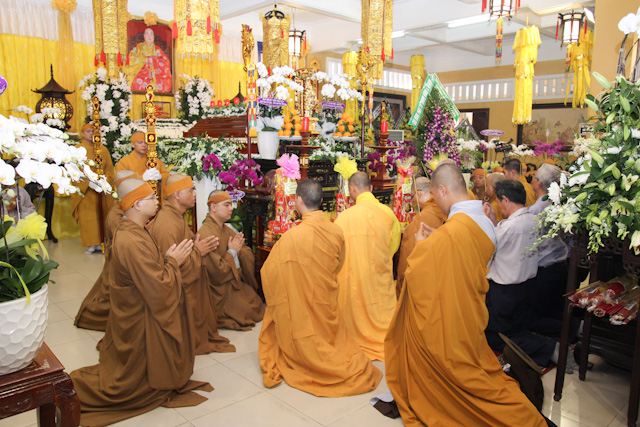 Ngày thứ 2: Các phái đoàn viếng tang cố HT. Thích Nhật Quang