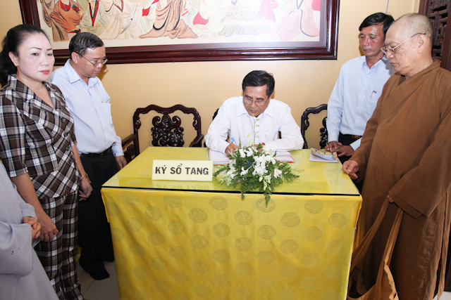 Ngày thứ 2: Các phái đoàn viếng tang cố HT. Thích Nhật Quang
