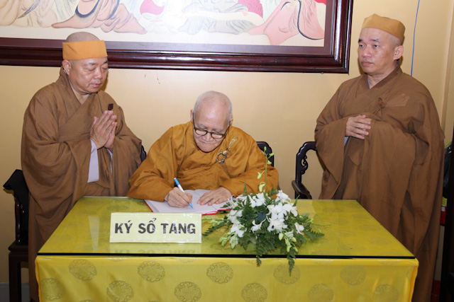 Ngày thứ 2: Các phái đoàn viếng tang cố HT. Thích Nhật Quang