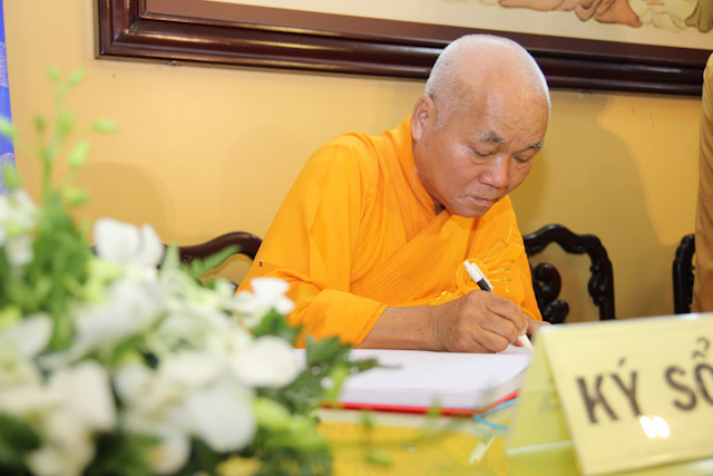 Ngày thứ 2: Các phái đoàn viếng tang cố HT. Thích Nhật Quang