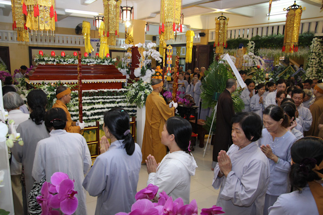 Ngày thứ 2: Các phái đoàn viếng tang cố HT. Thích Nhật Quang