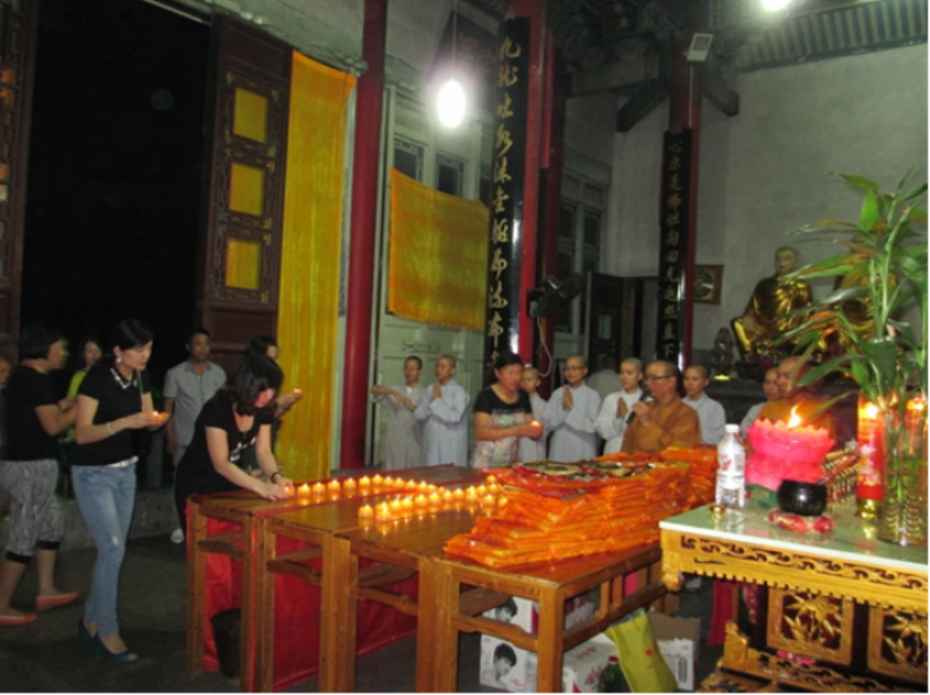 Tăng Ni Du Học Sinh Tham Gia Lễ Tết Trung Thu Tại Chùa Trung Quốc