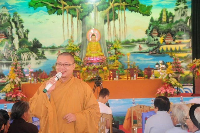 Thích Nhật Từ chia sẻ pháp thoại tại chùa Giáng